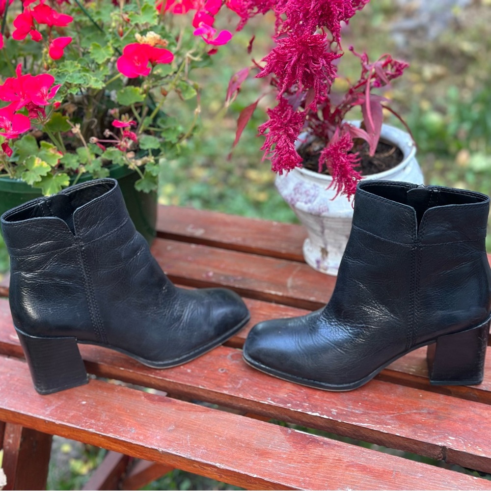 NWOB Franco Sarto Genuine Black Leather Ankle Booties Women’s Size 8.5 M